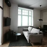 Rail & Old Town Apartment