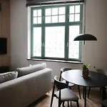 Rail & Old Town Apartment