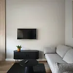 Rail & Old Town Apartment *