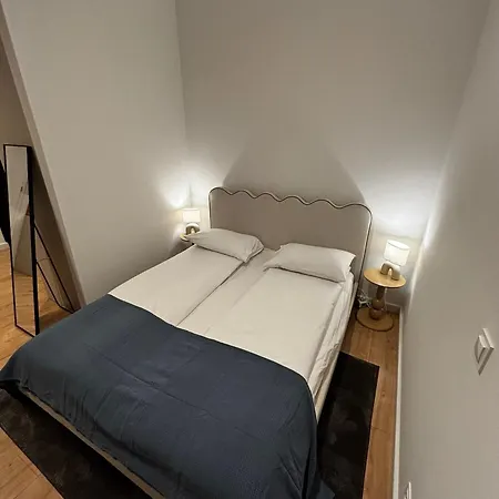 Rail & Old Town Apartment