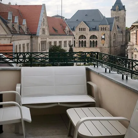 Apartment Rail & Old Town