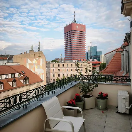 Rail & Old Town Apartment