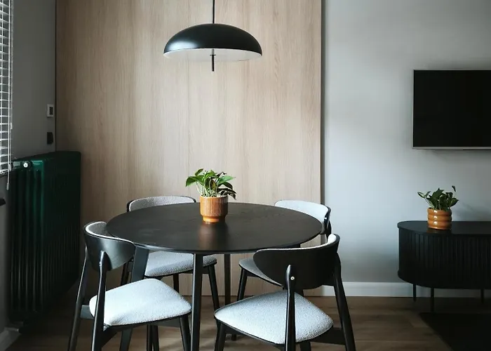 Rail & Old Town Apartment *