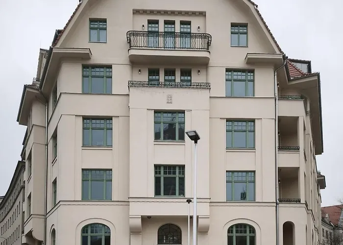 Apartment Rail & Old Town